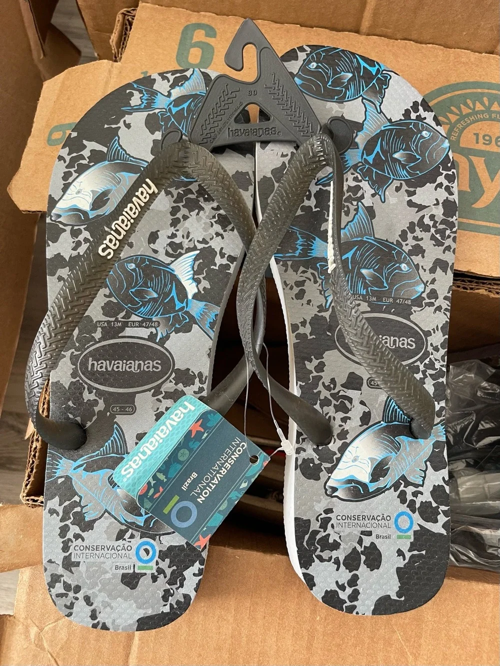 Mens Havaianas Mens Flip Flops Blue/Black/Gray Fish Size 13 NEW WITH TAGS